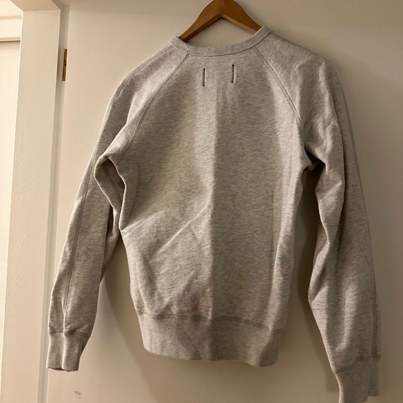 Reigning Champ Women’s Midweight Relaxed Crew Sweater in Heather grey - Picture 4 of 6
